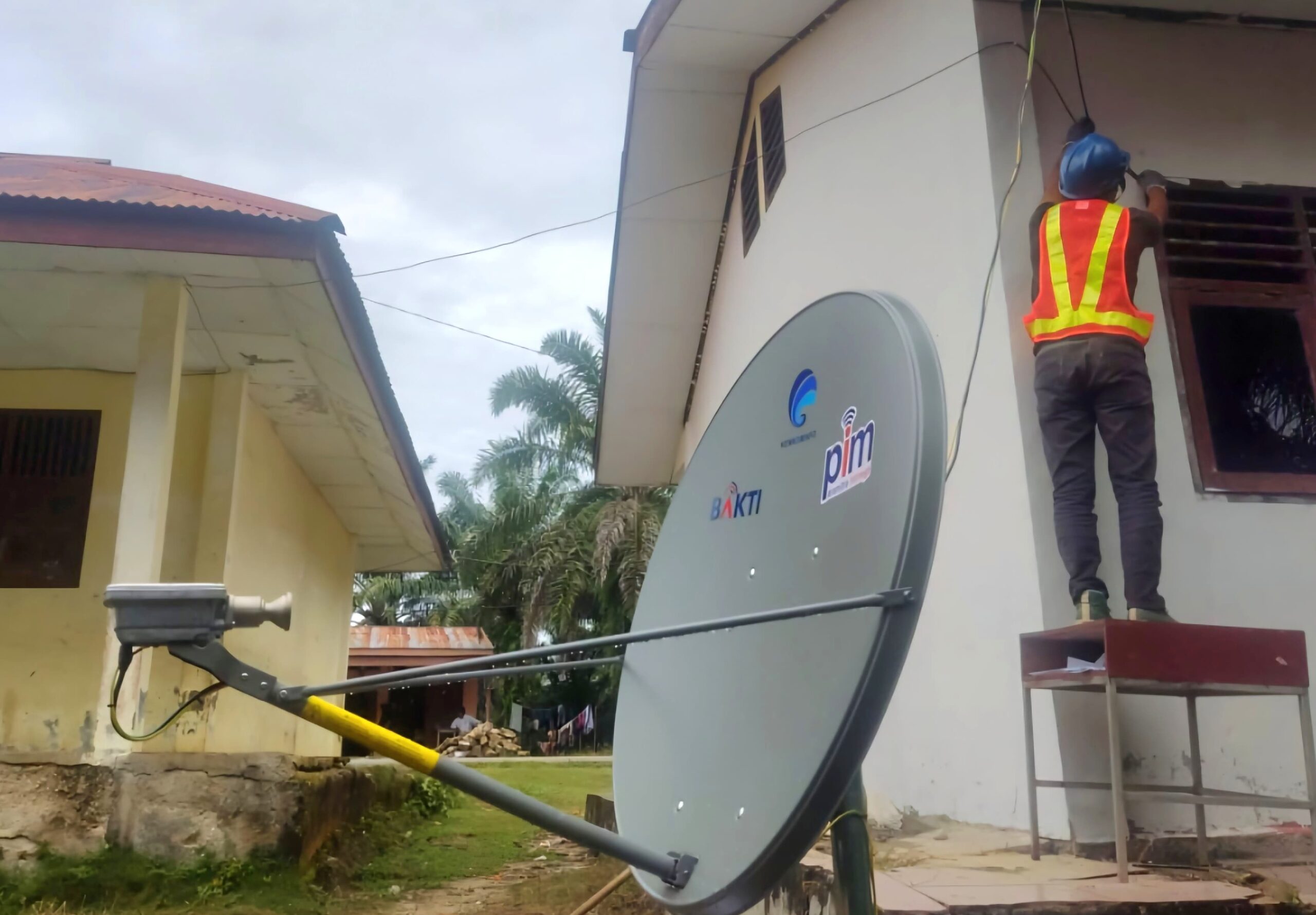 Pemkab Nagan Raya Terima Bantuan VSAT dari BAKTI Kominfo Pemkab Nagan Raya Terima Bantuan VSAT dari BAKTI Kominfo