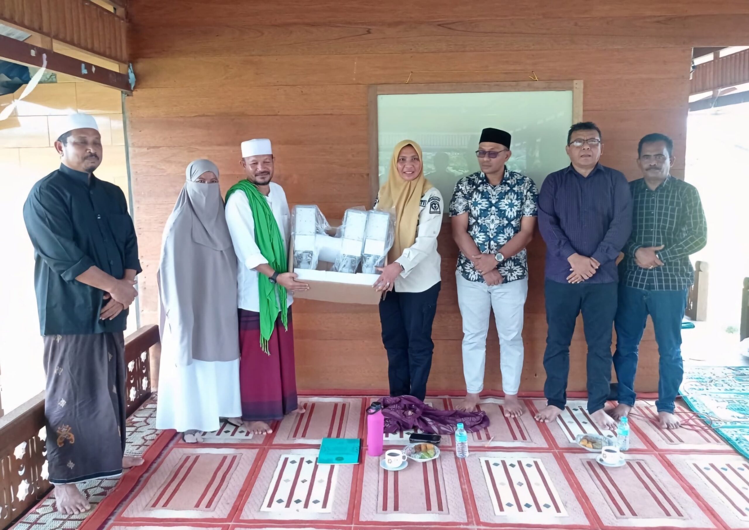 Pj Bupati Fitriany Serahkan Bantuan Lampu PJU kepada Dayah dan Pesantren di Nagan Raya Pj Bupati Fitriany Serahkan Bantuan Lampu PJU kepada Dayah dan Pesantren di Nagan Raya