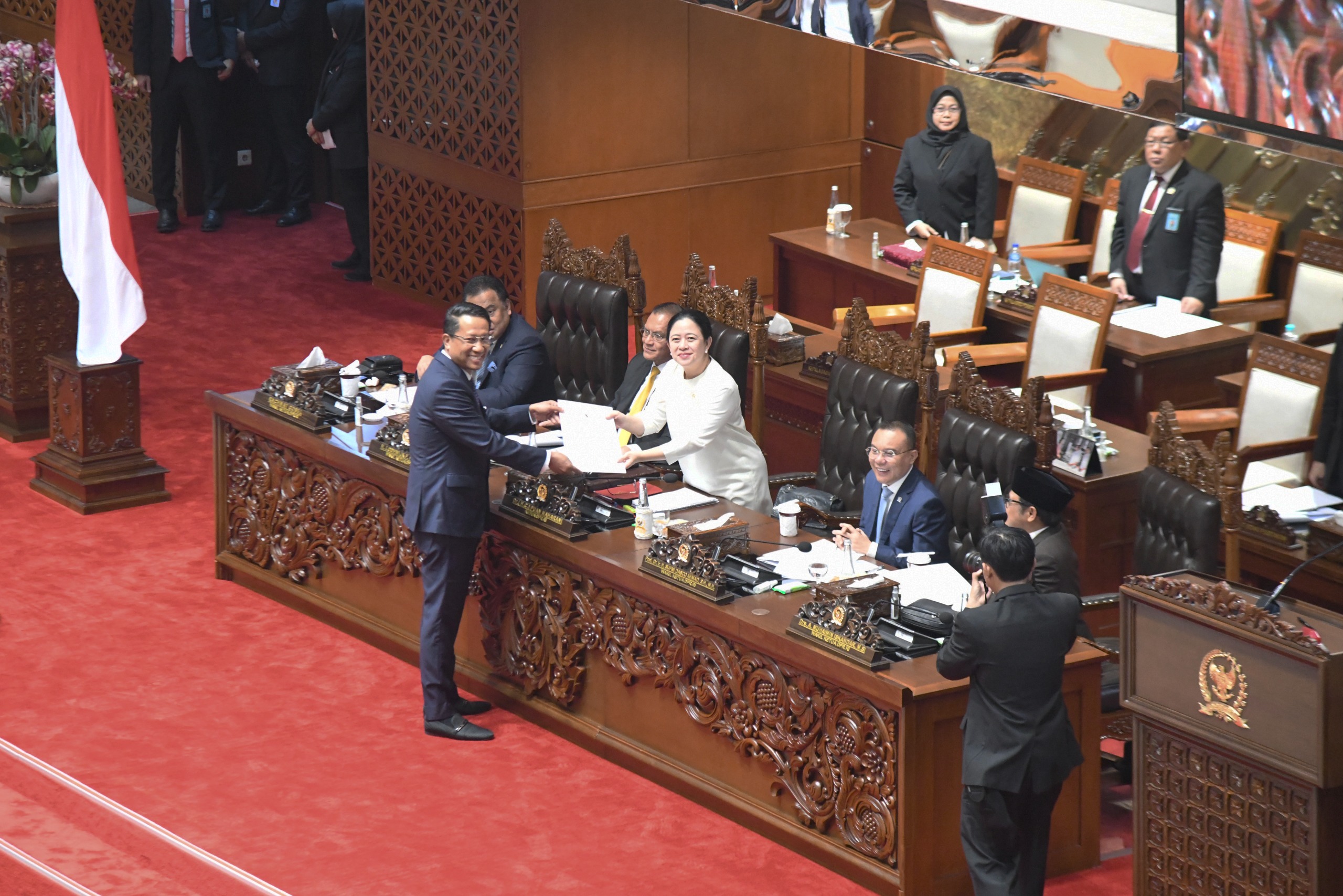 Paripurna DPR RI Sahkan Perubahan ke Tiga RUU Paten Paripurna DPR RI Sahkan Perubahan ke Tiga RUU Paten