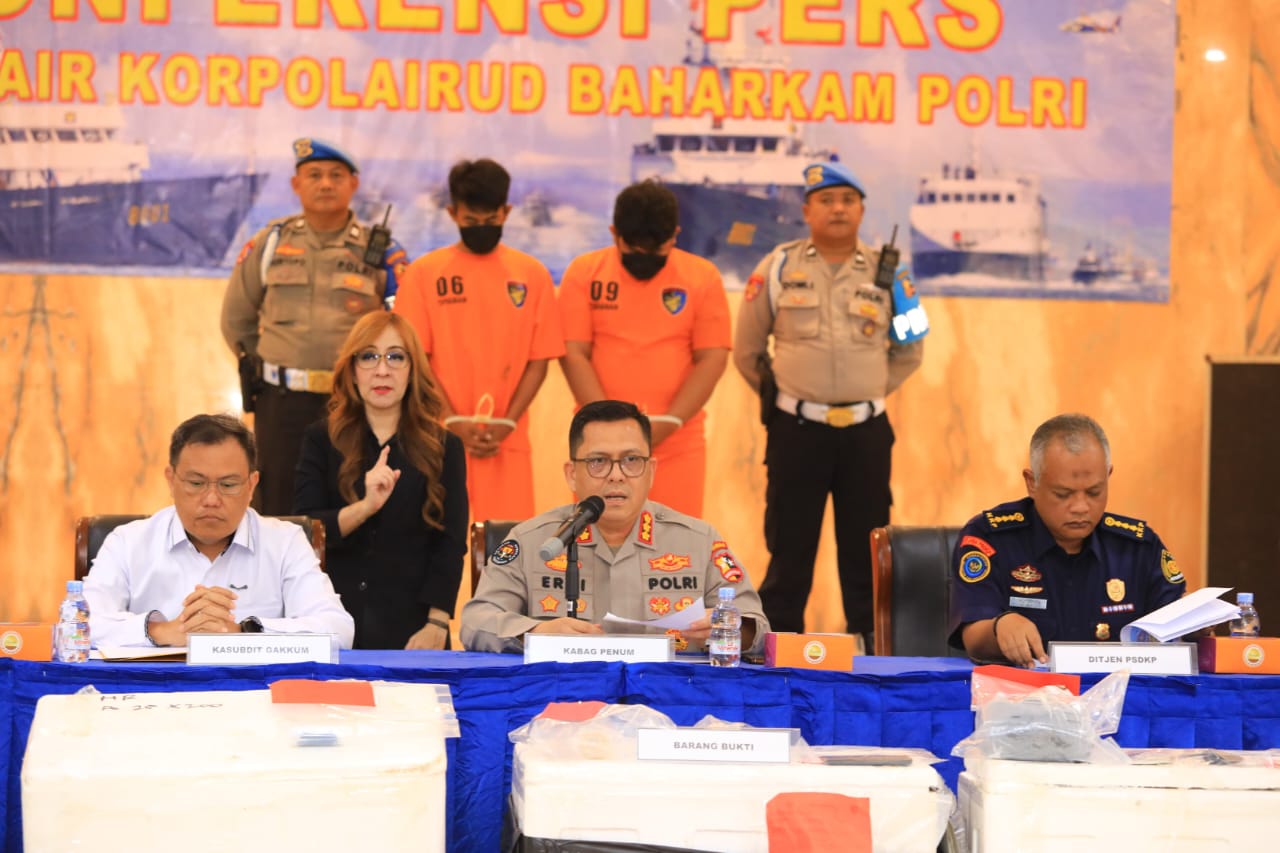 Polri Ungkap Kasus Perdagangan Ilegal 100 Ribu Benih Bening Lobster Polri Ungkap Kasus Perdagangan Ilegal 100 Ribu Benih Bening Lobster