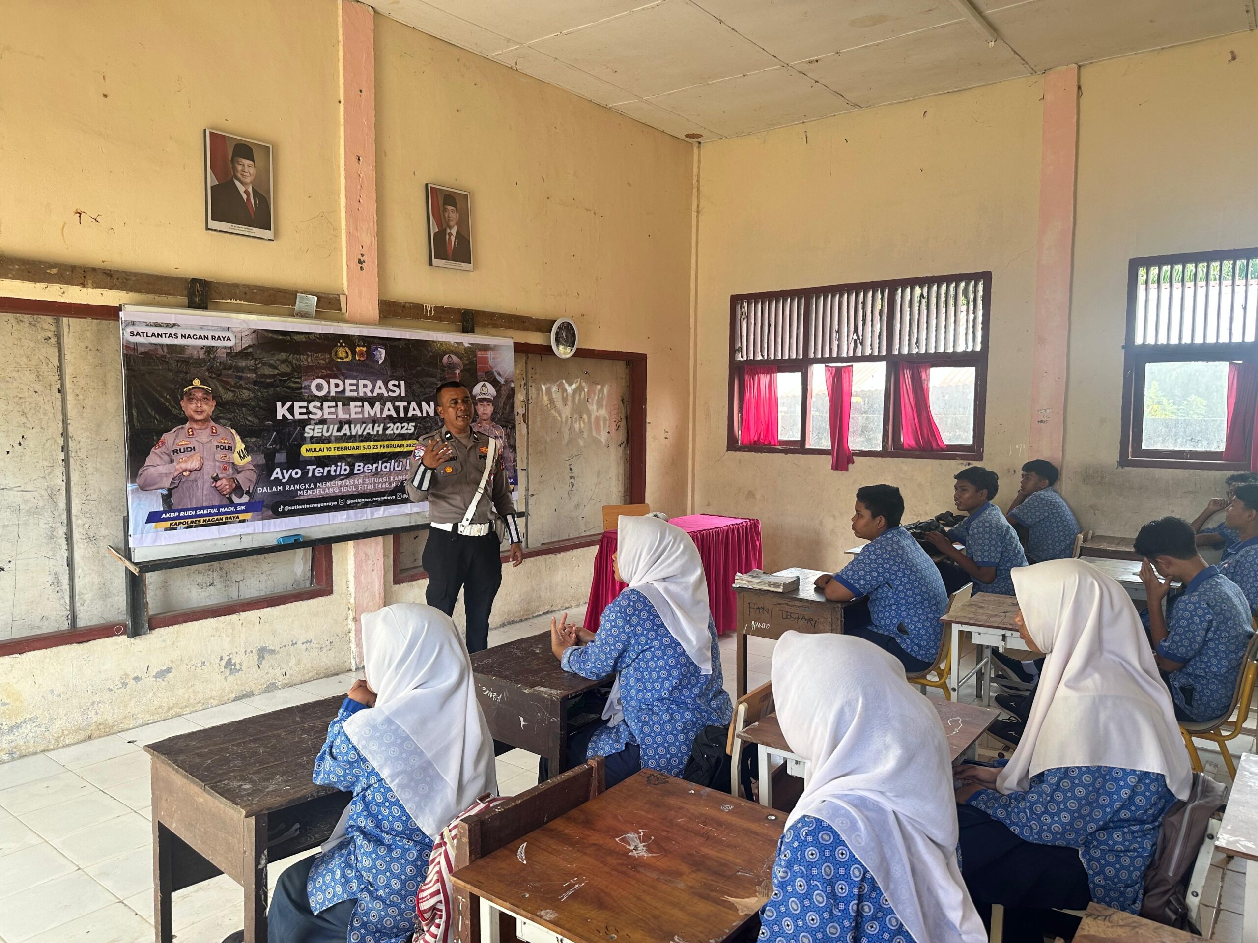 Satlantas Polres Nagan Raya Melakukan Kegiatan Sosialisasi di SMP N 3 Kuala Terkait Operasi Keselamatan Seulawah 2025 Satlantas Polres Nagan Raya Melakukan Kegiatan Sosialisasi di SMP N 3 Kuala Terkait Operasi Keselamatan Seulawah 2025