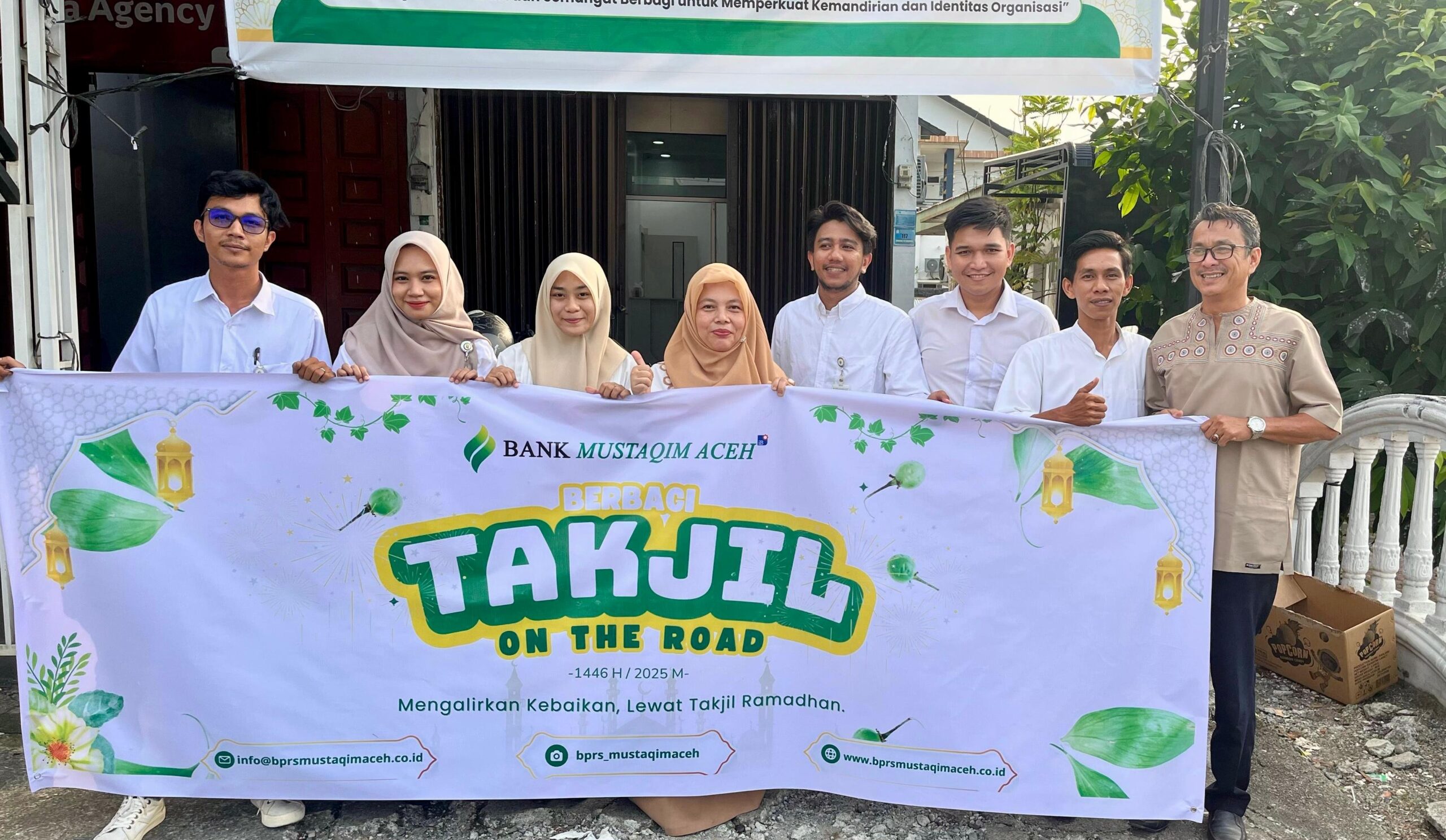 Bank Mustaqim Aceh Cabang Meulaboh Bagikan Ratusan Paket Takjil Kepada Masyarakat