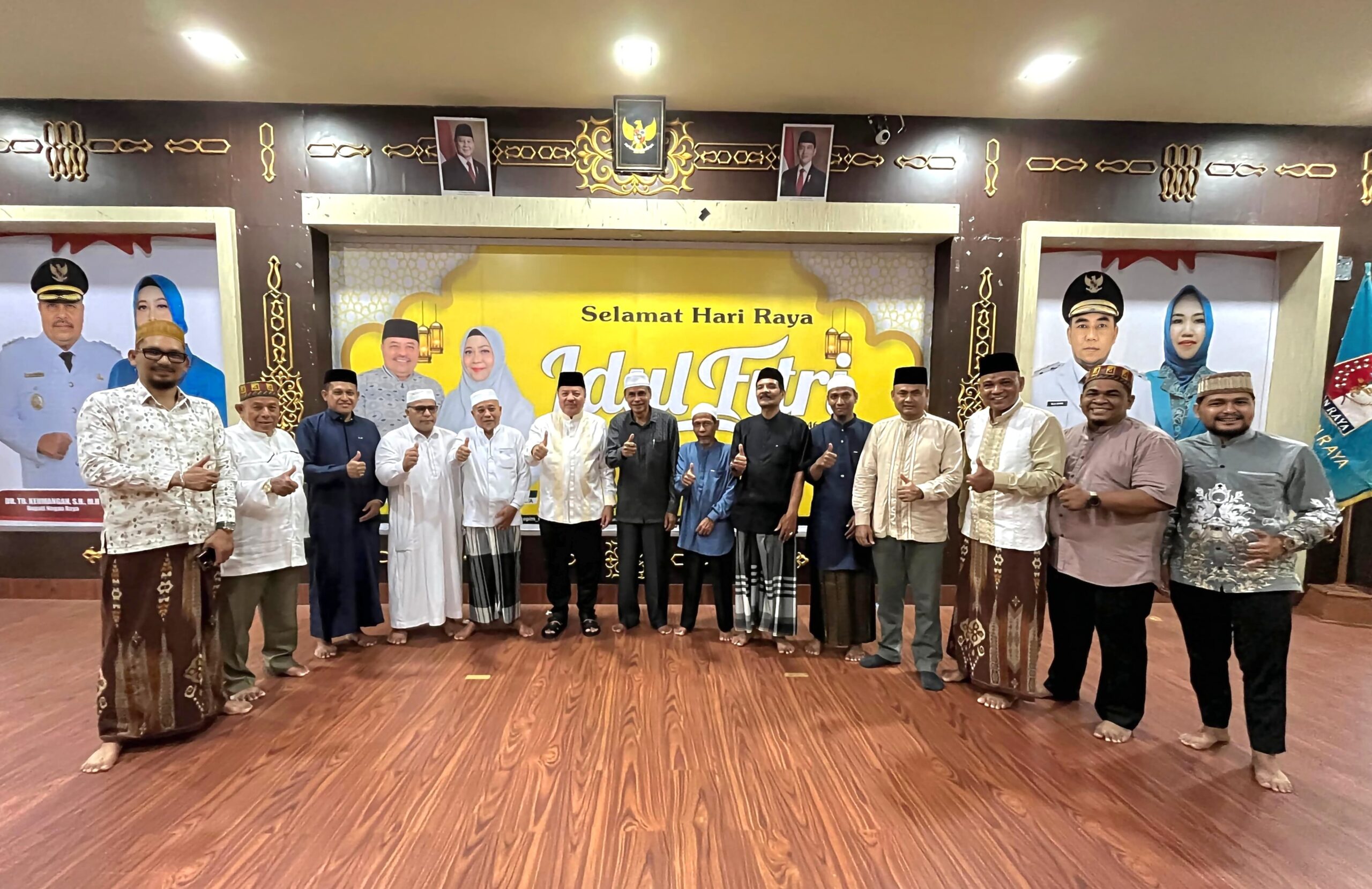 Bupati Nagan Raya Terima Silaturahmi Warga dalam Open House Idul Fitri 1446 Hijriah Bupati Nagan Raya Terima Silaturahmi Warga dalam Open House Idul Fitri 1446 Hijriah