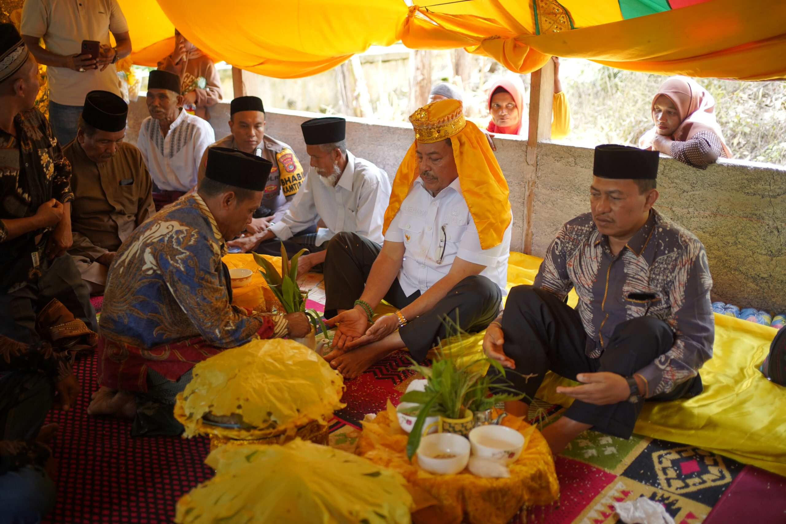 Bupati TRK, Pewaris Tahta Kerajaan Beutong Sekaligus Pemimpin Pilihan Rakyat Bupati TRK, Pewaris Tahta Kerajaan Beutong Sekaligus Pemimpin Pilihan Rakyat