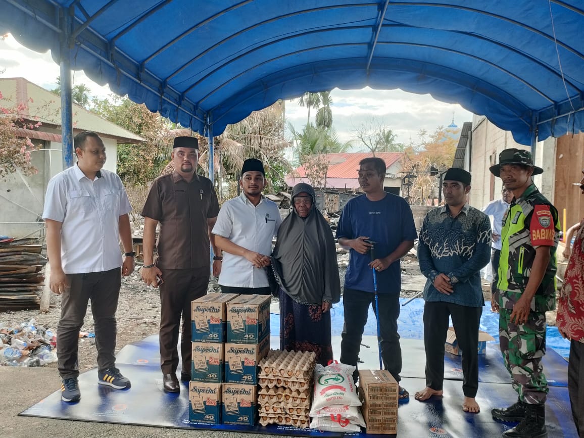 DPRK Nagan Raya Serahkan Bantuan Kepada Korban Kebakaran DPRK Nagan Raya Serahkan Bantuan Kepada Korban Kebakaran