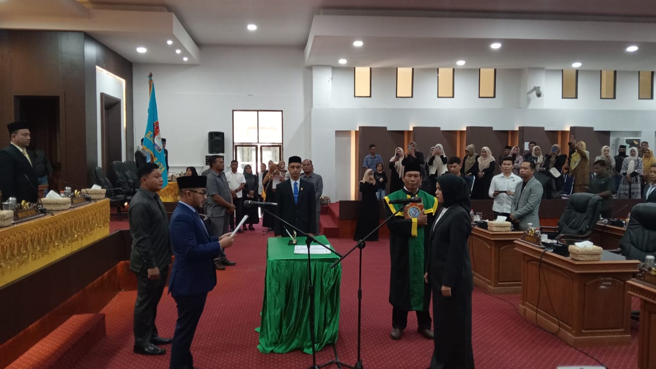 Ketua DPRK Nagan Raya Pimpin Rapat Paripurna Pengucapan Sumpah Anggota DPRK PAW Ketua DPRK Nagan Raya Pimpin Rapat Paripurna Pengucapan Sumpah Anggota DPRK PAW