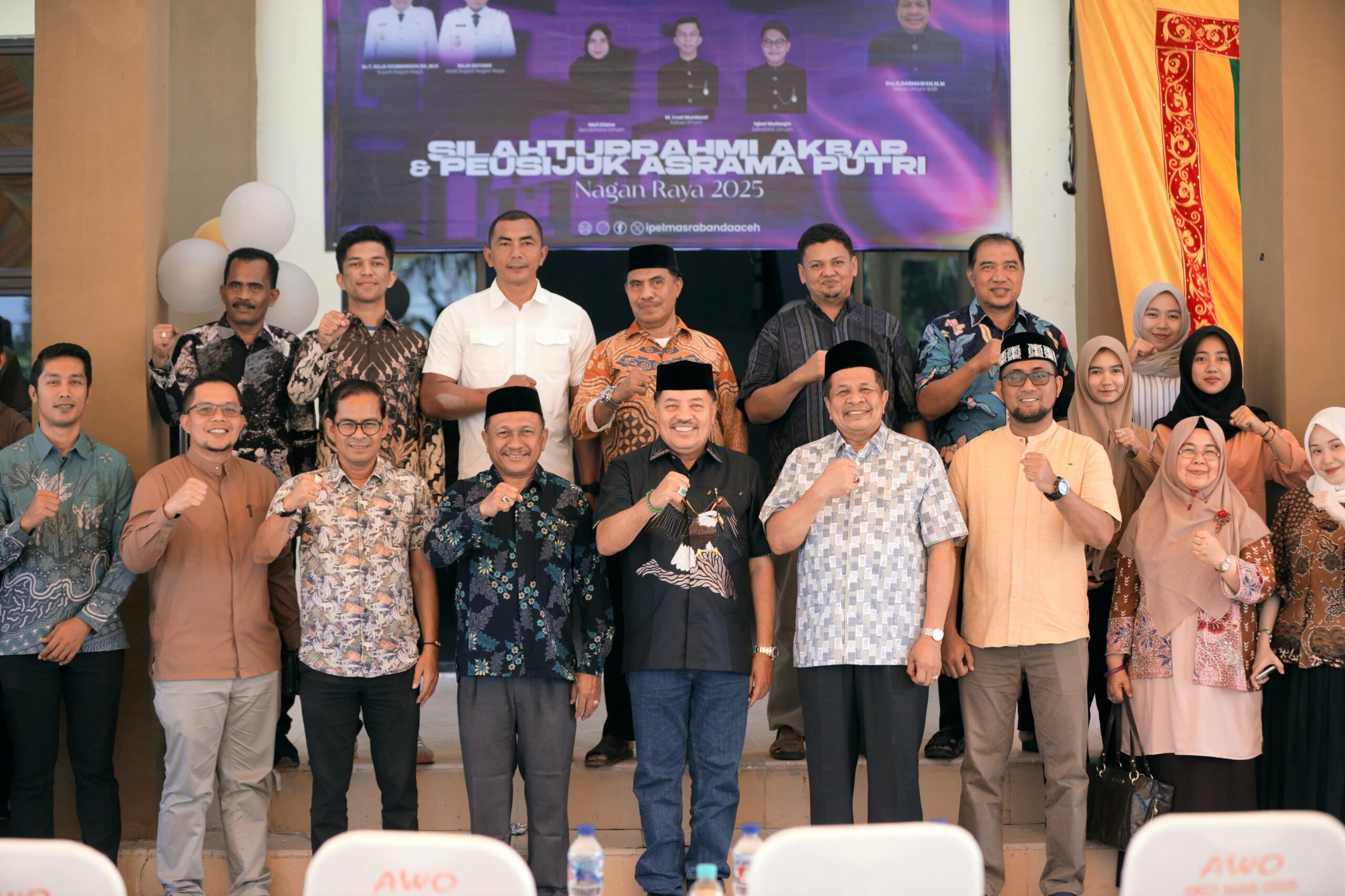 Bupati TRK Resmikan Asrama Putri Nagan Raya di Banda Aceh Bupati TRK Resmikan Asrama Putri Nagan Raya di Banda Aceh