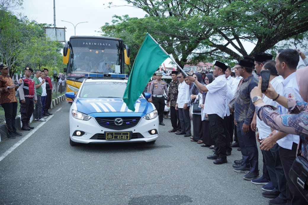 Seusai Lepas Calon Jemaah Haji, Raja Sayang Berharap Tahun Depan Nagan Raya Dapat Penambahan Kuota Seusai Lepas Calon Jemaah Haji, Raja Sayang Berharap Tahun Depan Nagan Raya Dapat Penambahan Kuota