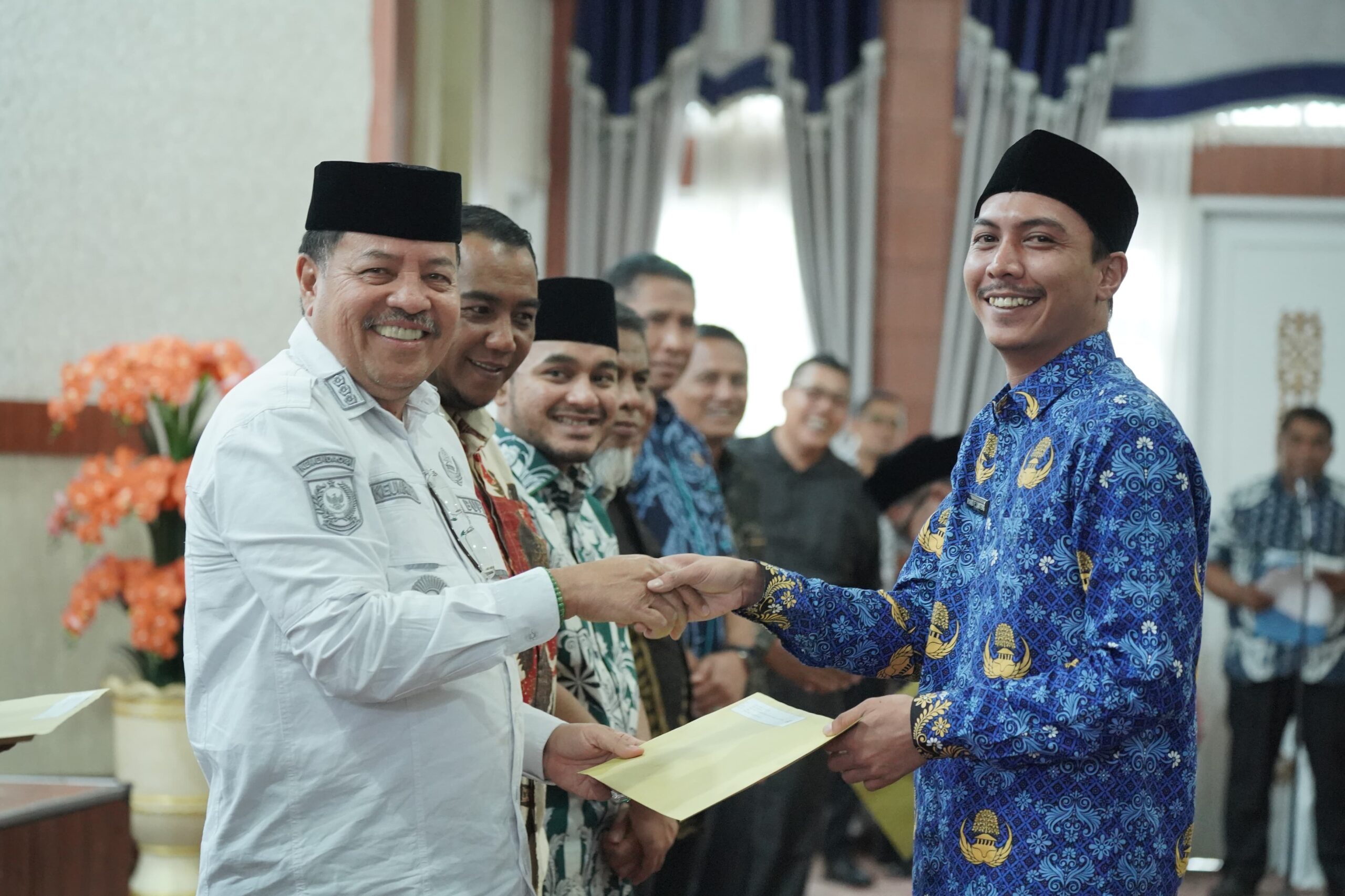 Bupati Nagan Raya Serahkan SK Pengangkatan kepada 138 CPNS Formasi Tahun 2024 Bupati Nagan Raya Serahkan SK Pengangkatan kepada 138 CPNS Formasi Tahun 2024
