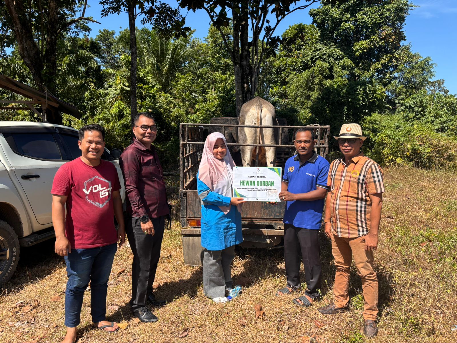 Jelang Hari Raya Qurban, PT BEL Kembali Serahkan Sapi Untuk Wartawan Nagan Raya Jelang Hari Raya Qurban, PT BEL Kembali Serahkan Sapi Untuk Wartawan Nagan Raya