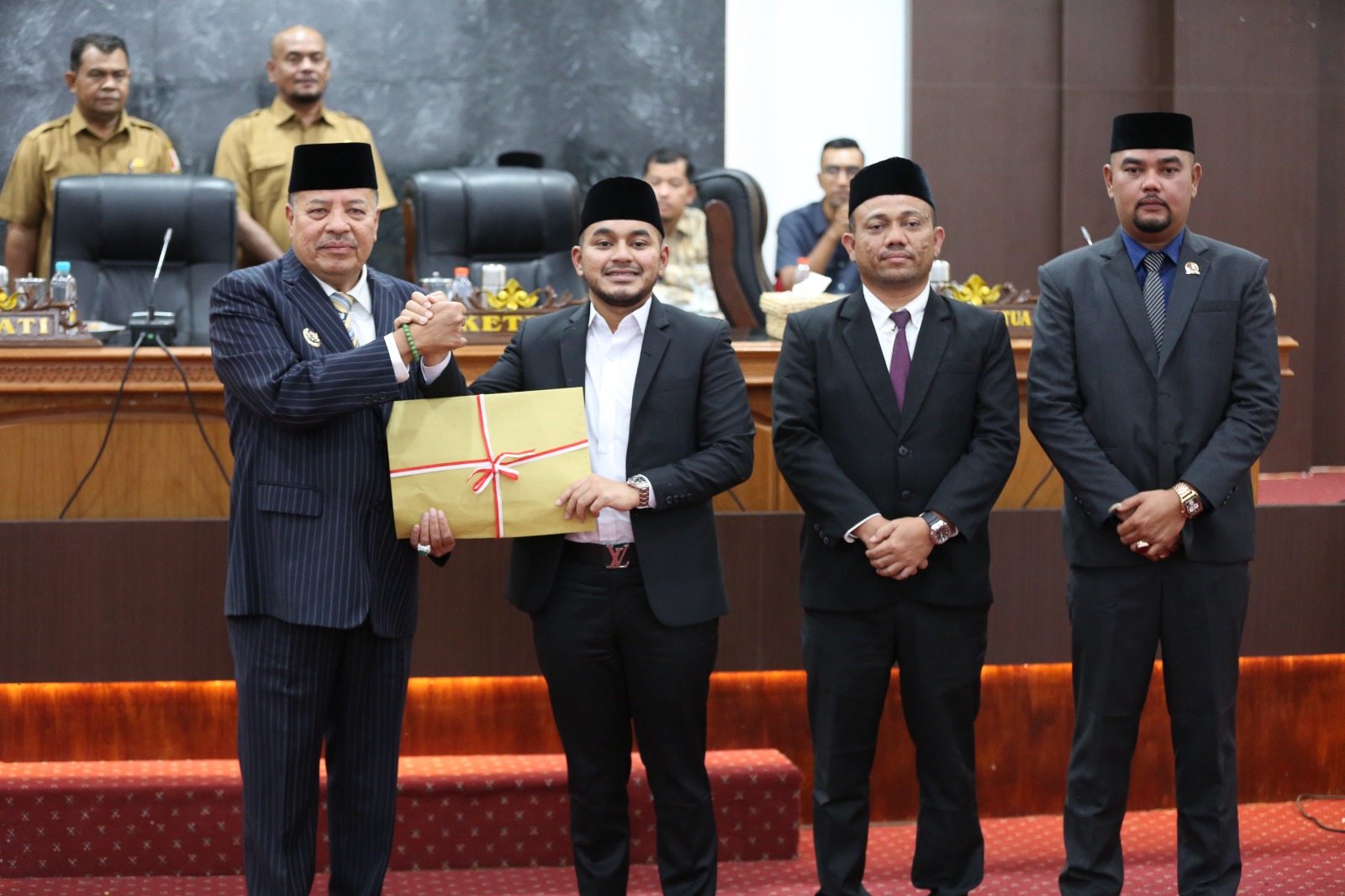 DPRK Nagan Raya Serahkan Rekomendasi Hasil Pembahasan Pansus LKPJ ke Bupati DPRK Nagan Raya Serahkan Rekomendasi Hasil Pembahasan Pansus LKPJ ke Bupati