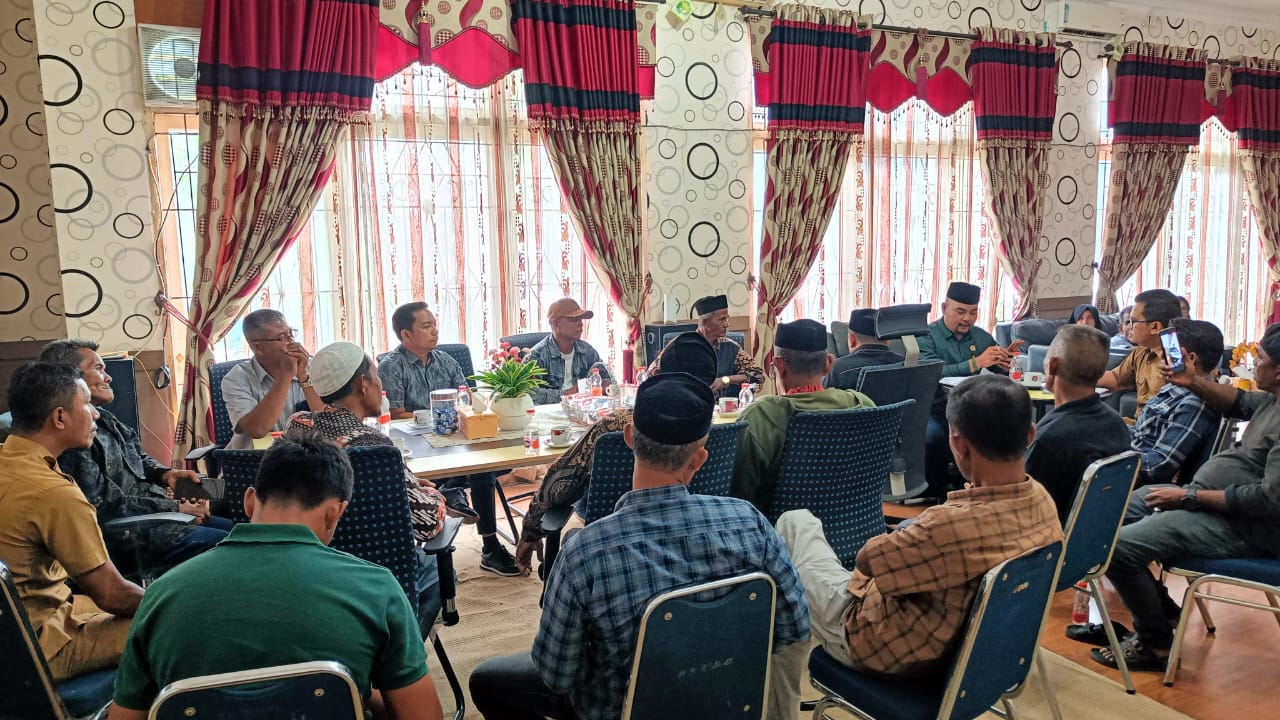 Tanah Diduga Diserobot Perusahaan, Warga Babahrot Mengadu ke DPRK Nagan Raya Tanah Diduga Diserobot Perusahaan, Warga Babahrot Mengadu ke DPRK Nagan Raya