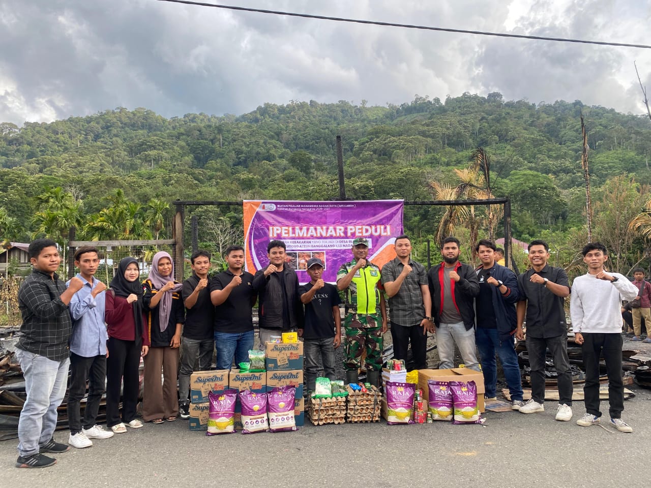 IPELMANAR-Meulaboh Salurkan Bantuan Kemanusiaan kepada Korban Kebakaran di Beutong Ateuh, Nagan Raya IPELMANAR-Meulaboh Salurkan Bantuan Kemanusiaan kepada Korban Kebakaran di Beutong Ateuh, Nagan Raya