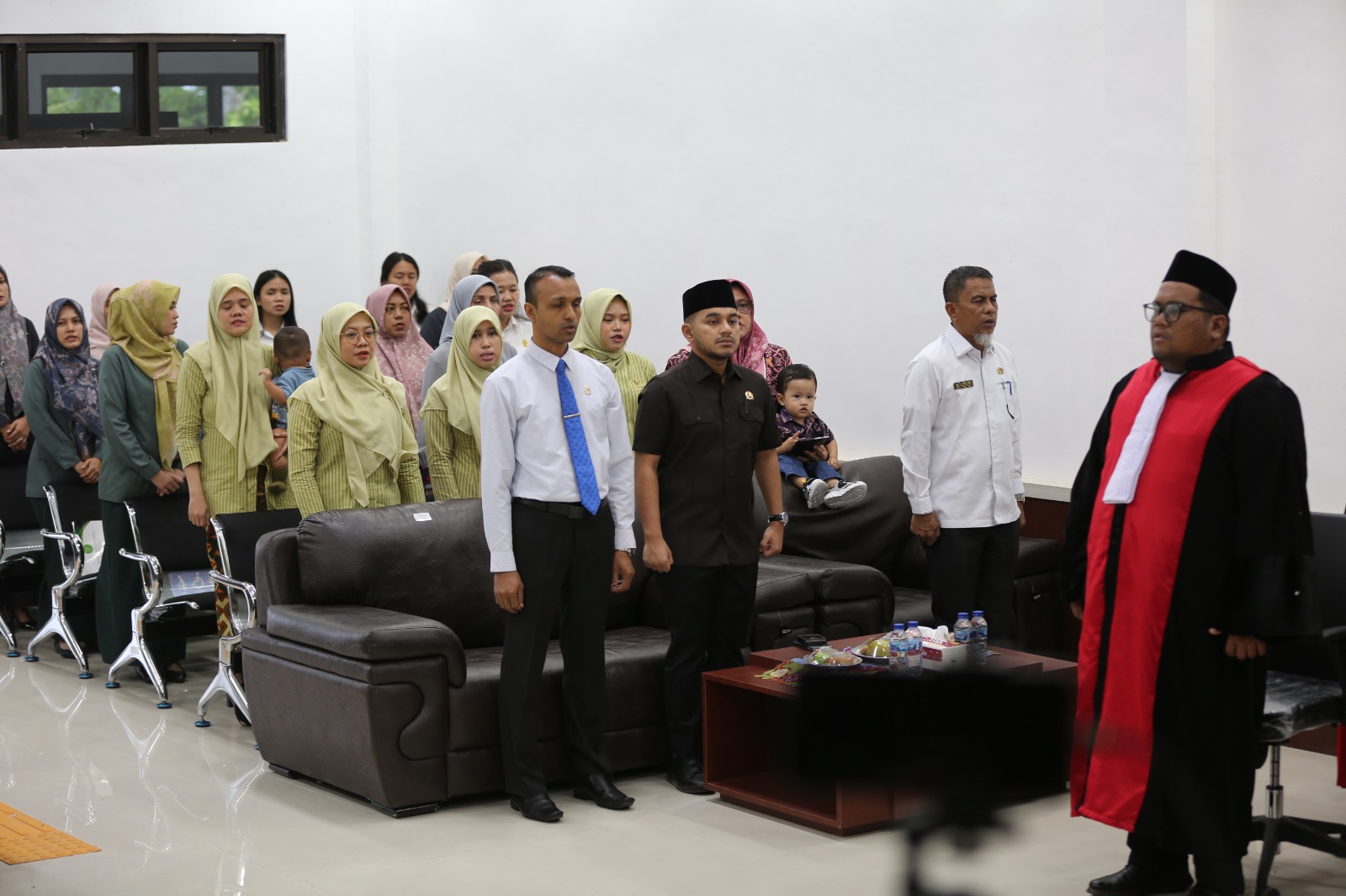 Ketua DPRK Nagan Raya Hadiri Pelantikan Hakim Pengadilan Negeri Suka Makmue Ketua DPRK Nagan Raya Hadiri Pelantikan Hakim Pengadilan Negeri Suka Makmue