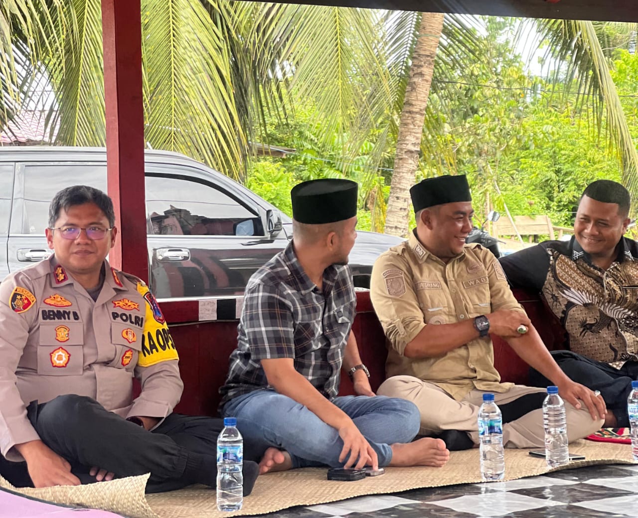 Kapolres Nagan Raya Bersama Forkopimda Takziah ke Rumah Duka Tgk. Khaidir Main (Tukim) Kapolres Nagan Raya Bersama Forkopimda Takziah ke Rumah Duka Tgk. Khaidir Main (Tukim)