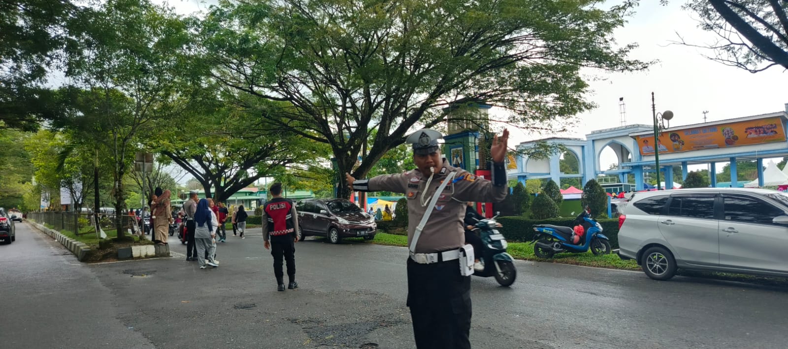 Dalam Rangka Memperingati HUT Nagan Raya ke 23,Personel Polres Nagan Raya Amankan Acara Jalan Sehat Dalam Rangka Memperingati HUT Nagan Raya ke 23,Personel Polres Nagan Raya Amankan Acara Jalan Sehat