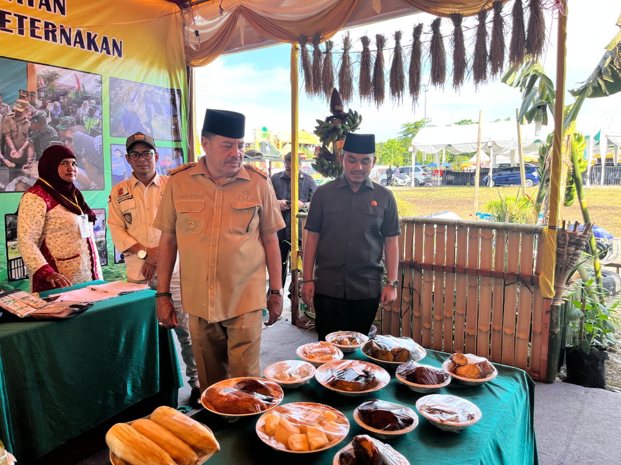 Ketua DPRK dan Bupati Nagan Raya Kunjungi Expo HUT Kabupaten ke-23 Ketua DPRK dan Bupati Nagan Raya Kunjungi Expo HUT Kabupaten ke-23