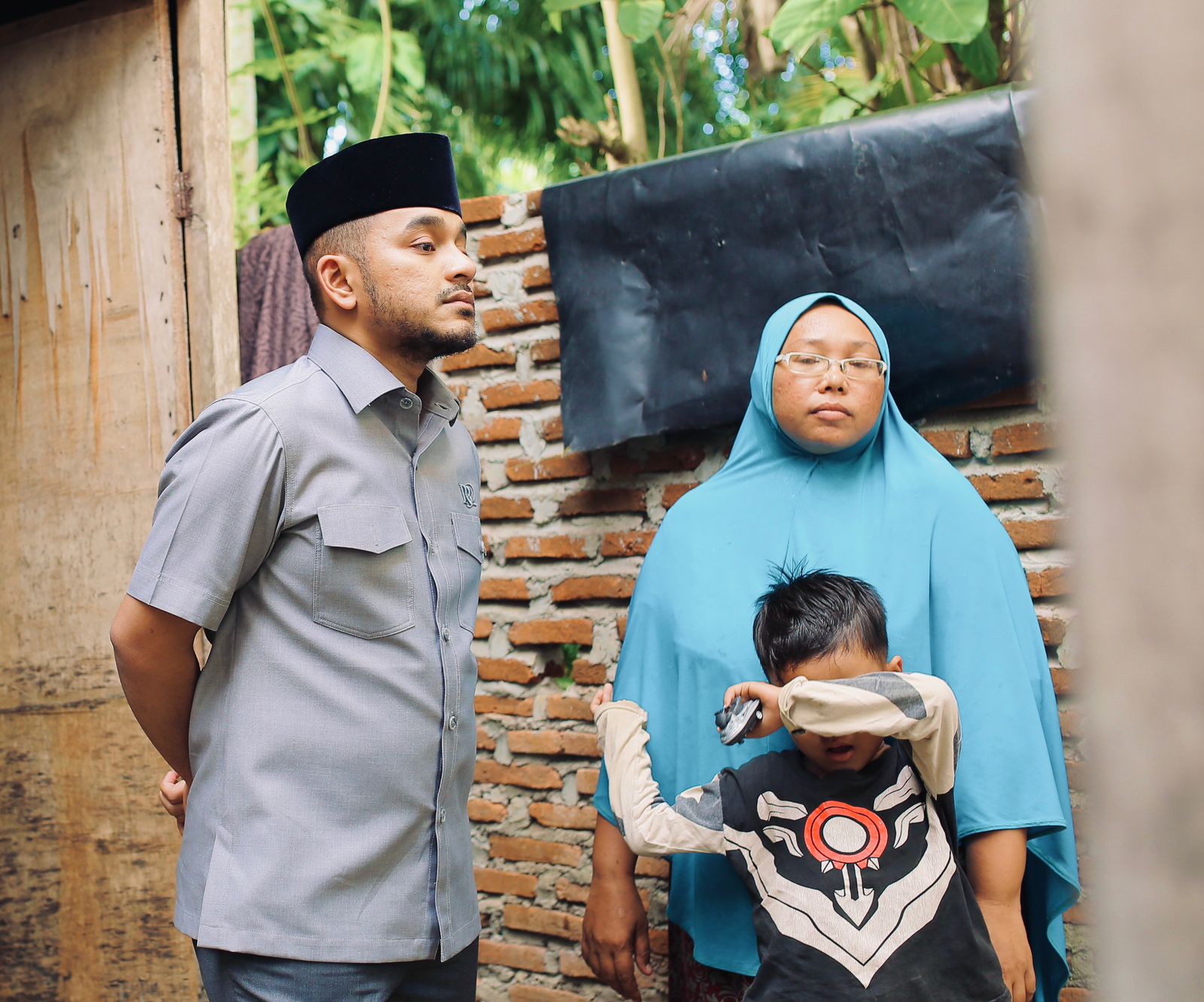 Ketua DPRK Nagan Raya Bantu Pasangan Kurang Mampu di Desa Ujong Patihah Ketua DPRK Nagan Raya Bantu Pasangan Kurang Mampu di Desa Ujong Patihah