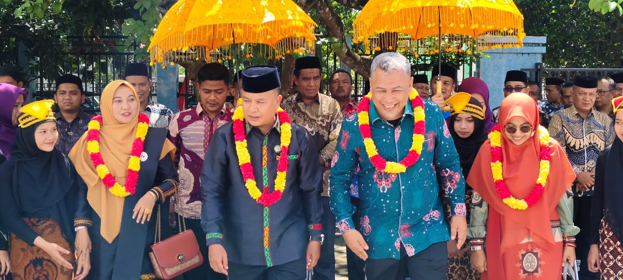 Pisah Sambut Kepala Kankemenag Nagan Raya: Samhudi Serahkan Tongkat Estafet Kepada Salman Al Farisi Pisah Sambut Kepala Kankemenag Nagan Raya: Samhudi Serahkan Tongkat Estafet Kepada Salman Al Farisi