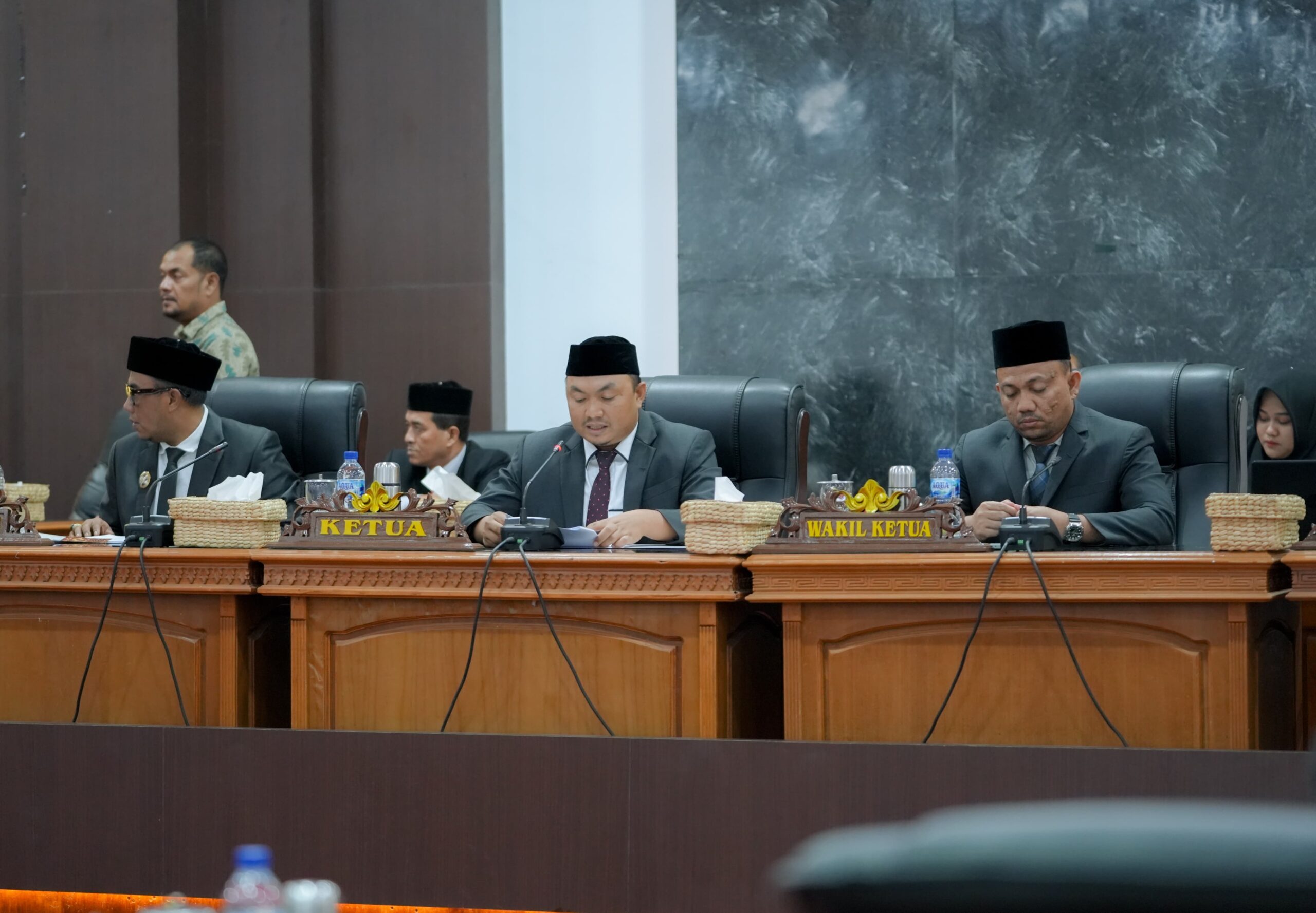 DPRK Nagan Raya Gelar Rapat Paripurna ke-4, Bahas Jawaban Bupati atas Laporan Pansus dan Pandangan Fraksi terhadap Rancangan Qanun RPJP 2025–2045 DPRK Nagan Raya Gelar Rapat Paripurna ke-4, Bahas Jawaban Bupati atas Laporan Pansus dan Pandangan Fraksi terhadap Rancangan Qanun RPJP 2025–2045