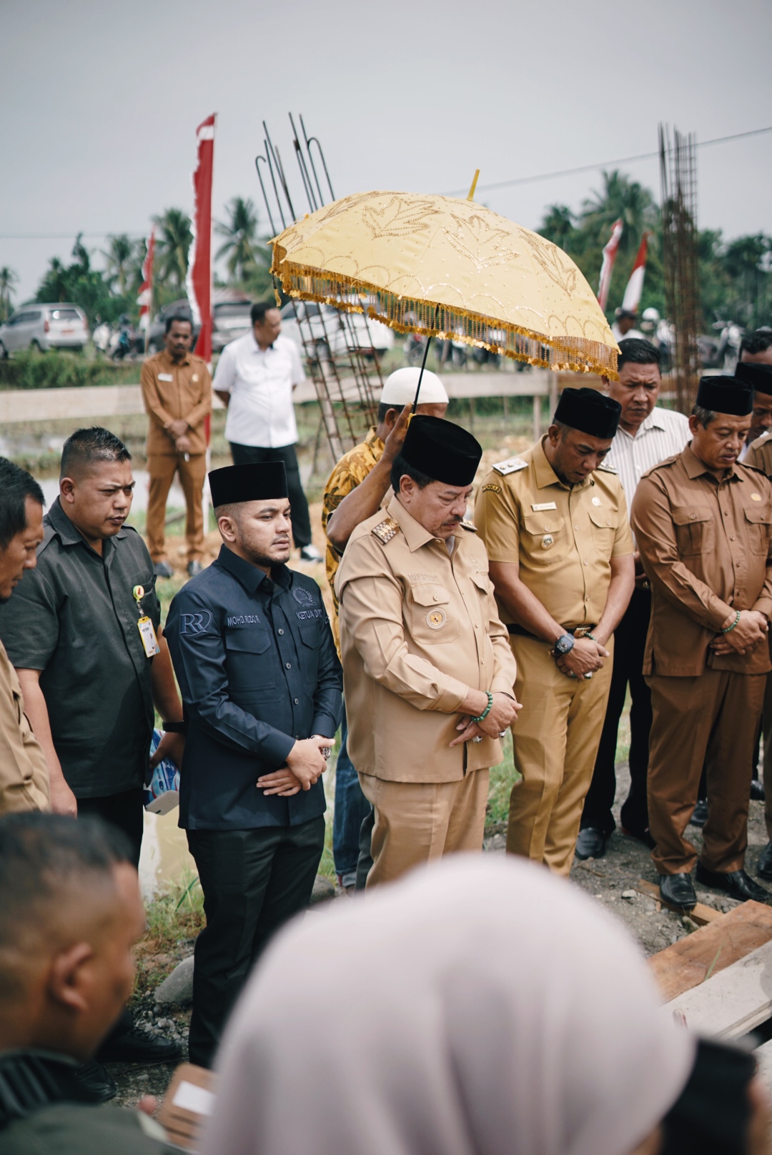 Ketua DPRK Nagan Raya Hadiri Peletakan Batu Pertama Masjid At-Taubah di Desa Alue Gajah Ketua DPRK Nagan Raya Hadiri Peletakan Batu Pertama Masjid At-Taubah di Desa Alue Gajah