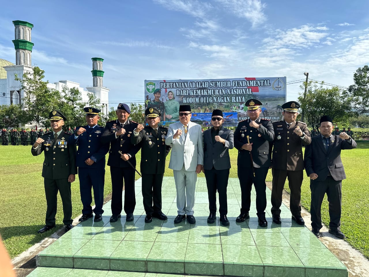 Ketua DPRK Nagan Raya Hadiri Upacara HUT TNI ke-80 di Kodim Nagan Raya Ketua DPRK Nagan Raya Hadiri Upacara HUT TNI ke-80 di Kodim Nagan Raya