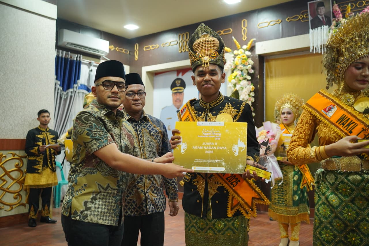 Ketua DPRK Nagan Raya Hadiri Penobatan Agam Inong Nagan Raya Tahun 2025 Ketua DPRK Nagan Raya Hadiri Penobatan Agam Inong Nagan Raya Tahun 2025