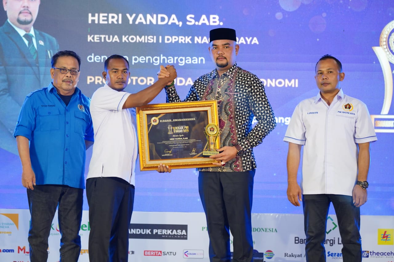 Ketua Komisi I DPRK Nagan Raya, Heri Yanda Raih Penghargaan Sebagai Promotor Muda Peduli Ekonomi Rakyat Ketua Komisi I DPRK Nagan Raya, Heri Yanda Raih Penghargaan Sebagai Promotor Muda Peduli Ekonomi Rakyat