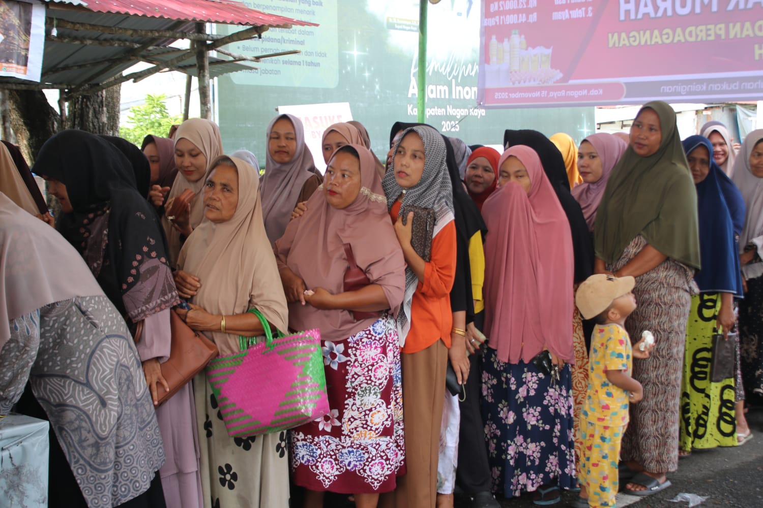 Ratusan Warga Nagan Raya Antusias Ramaikan Operasi Pasar Murah Ratusan Warga Nagan Raya Antusias Ramaikan Operasi Pasar Murah