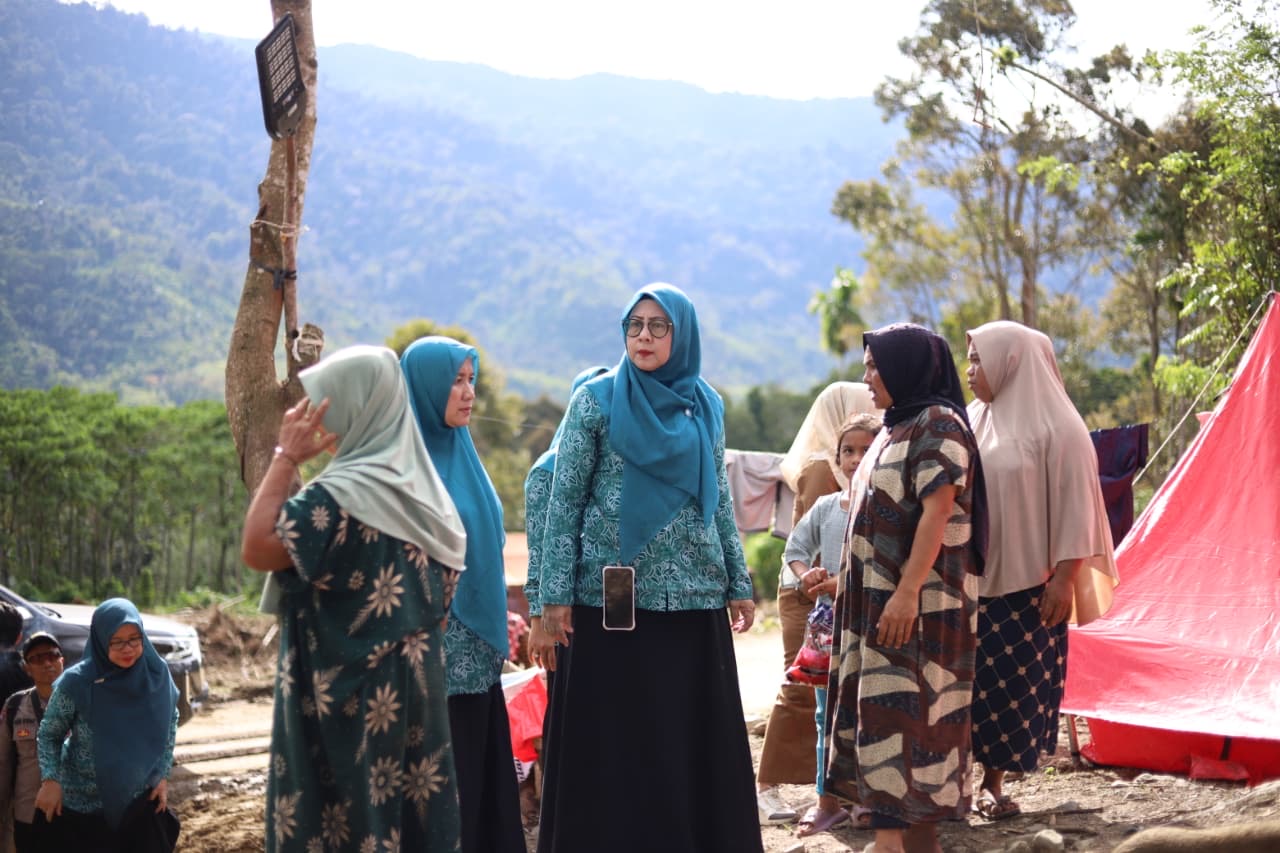 Ketua TP-PKK Nagan Raya Kembali Salurkan Bantuan bagi Korban Banjir Bandang di Beutong Ateuh Banggalang Ketua TP-PKK Nagan Raya Kembali Salurkan Bantuan bagi Korban Banjir Bandang di Beutong Ateuh Banggalang