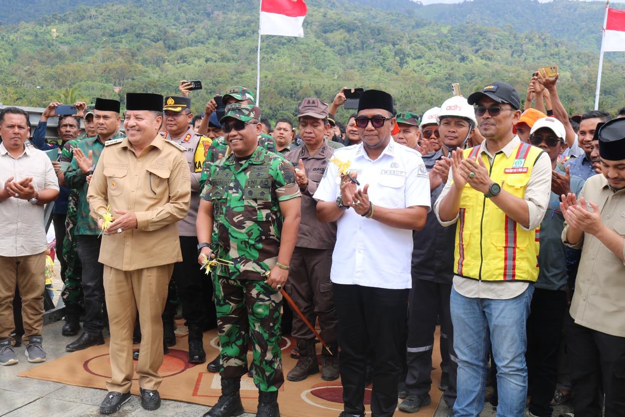 Upacara adat Peusijuek Tandakan Jembatan Bailey Nagan Raya Resmi Dibuka Upacara adat Peusijuek Tandakan Jembatan Bailey Nagan Raya Resmi Dibuka