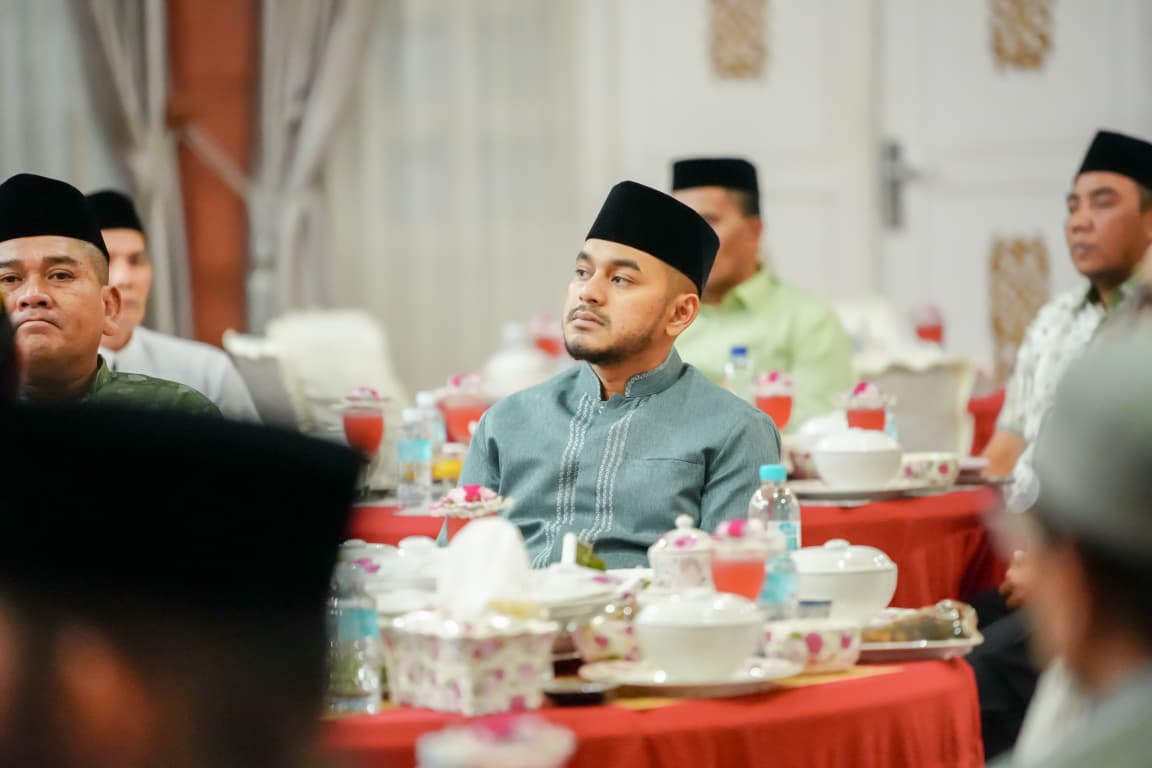 Ketua DPRK Nagan Raya Hadiri Silaturahmi dan Buka Puasa Bersama Forkopimda dan Mahasiswa PTIK Ketua DPRK Nagan Raya Hadiri Silaturahmi dan Buka Puasa Bersama Forkopimda dan Mahasiswa PTIK