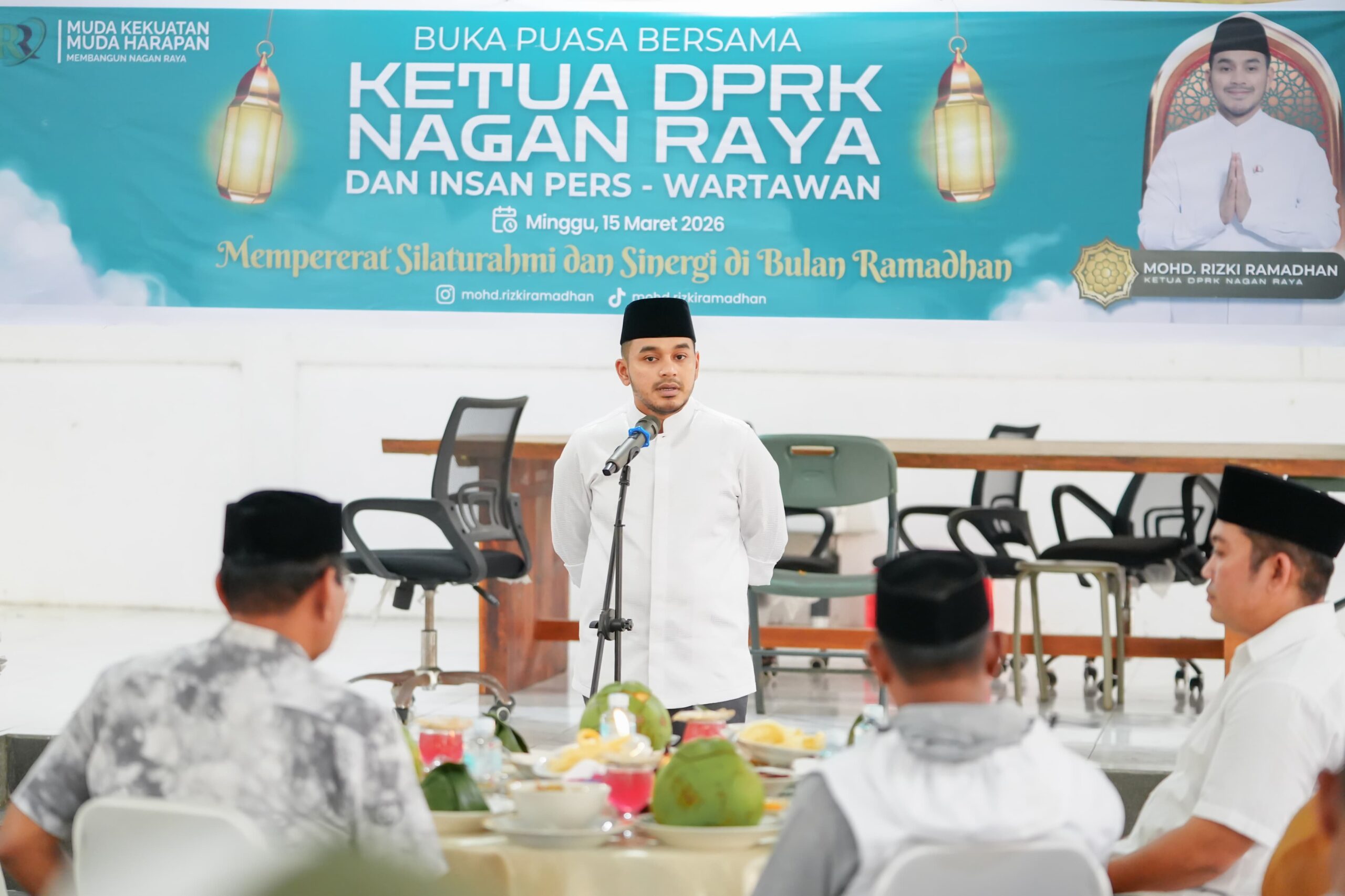 Ketua DPRK Nagan Raya Gelar Buka Puasa Bersama dengan Insan Pers Ketua DPRK Nagan Raya Gelar Buka Puasa Bersama dengan Insan Pers