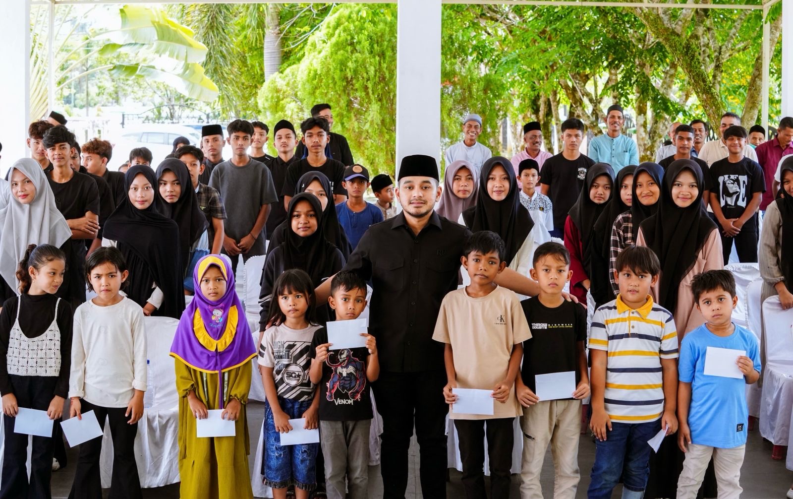 Ketua DPRK Nagan Raya Santuni Anak Yatim se-Kabupaten Nagan Raya Ketua DPRK Nagan Raya Santuni Anak Yatim se-Kabupaten Nagan Raya