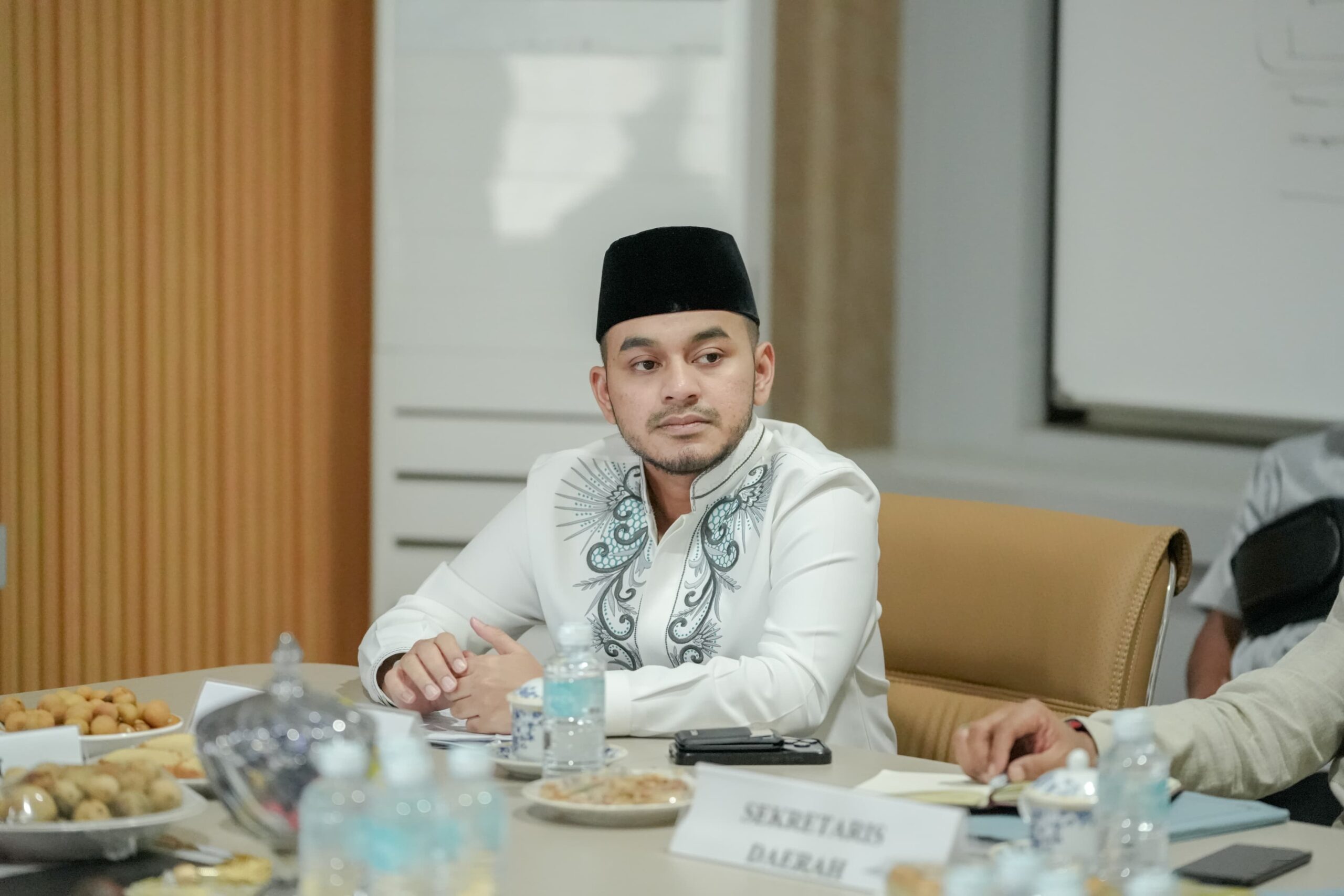 Ketua DPRK Nagan Raya Hadiri Pertemuan dengan Komisi I DPR Aceh Bahas Batas Wilayah Administrasi Ketua DPRK Nagan Raya Hadiri Pertemuan dengan Komisi I DPR Aceh Bahas Batas Wilayah Administrasi