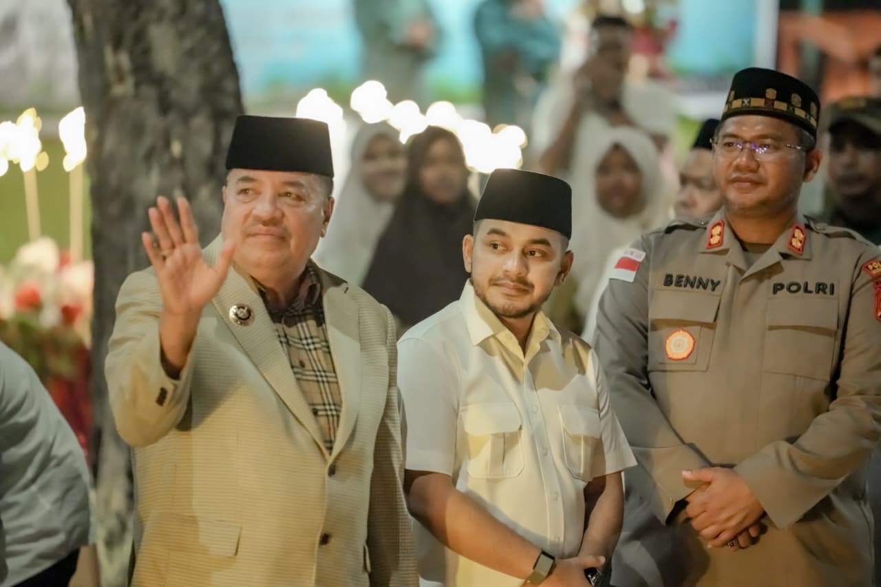 Ketua DPRK Nagan Raya Hadiri Pembukaan Pawai Takbiran Idul Adha 1447 H di Masjid Giok Ketua DPRK Nagan Raya Hadiri Pembukaan Pawai Takbiran Idul Adha 1447 H di Masjid Giok