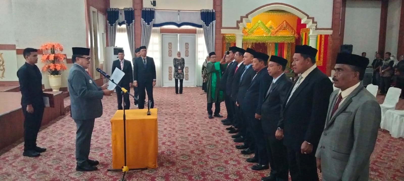 Bupati TRK Lantik Delapan Pejabat Pimpinan Tinggi Pratama di Lingkungan Pemkab Nagan Raya Bupati TRK Lantik Delapan Pejabat Pimpinan Tinggi Pratama di Lingkungan Pemkab Nagan Raya