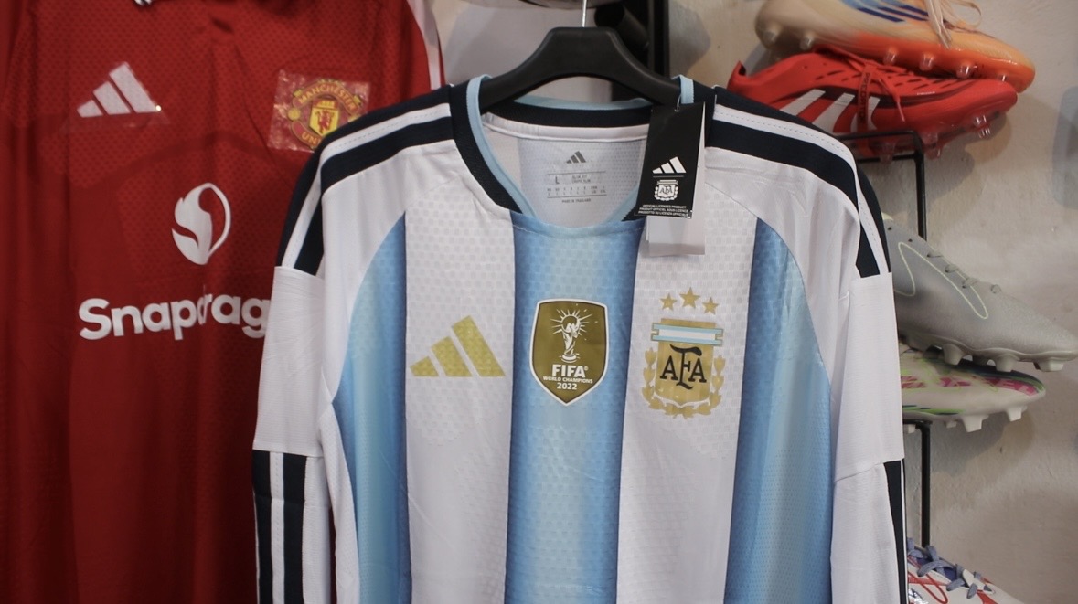 Penjualan Jersey Selama Piala Dunia Meningkat, Argentina dan Portugal Paling Diburu di Nagan Raya Penjualan Jersey Selama Piala Dunia Meningkat, Argentina dan Portugal Paling Diburu di Nagan Raya