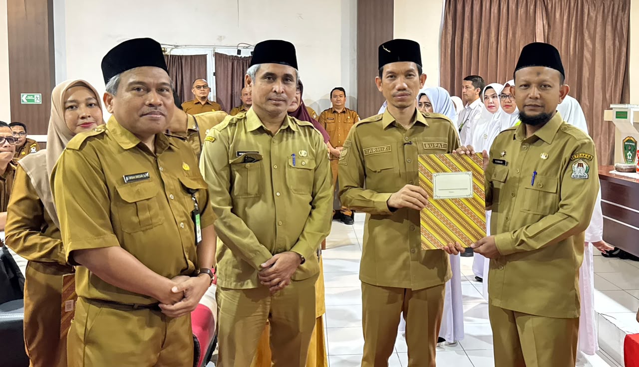 Benahi RSUD CND, Bupati Serahkan SK Dewas Serta Kepala Ruangan
