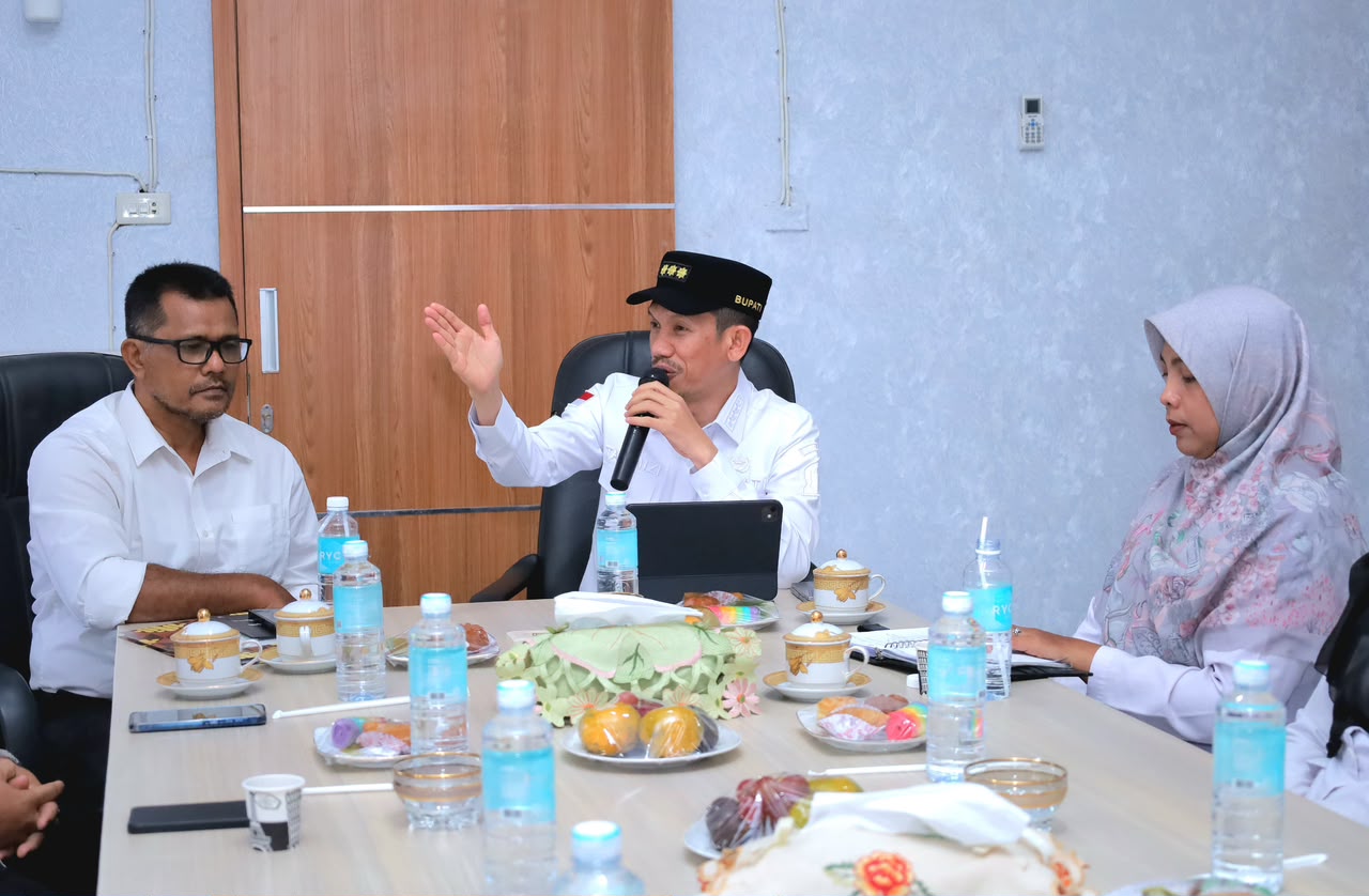 Wujudkan Penghematan, Bupati Targetkan Ganti Lampu PJU Menjadi Lampu LED Wujudkan Penghematan, Bupati Targetkan Ganti Lampu PJU Menjadi Lampu LED